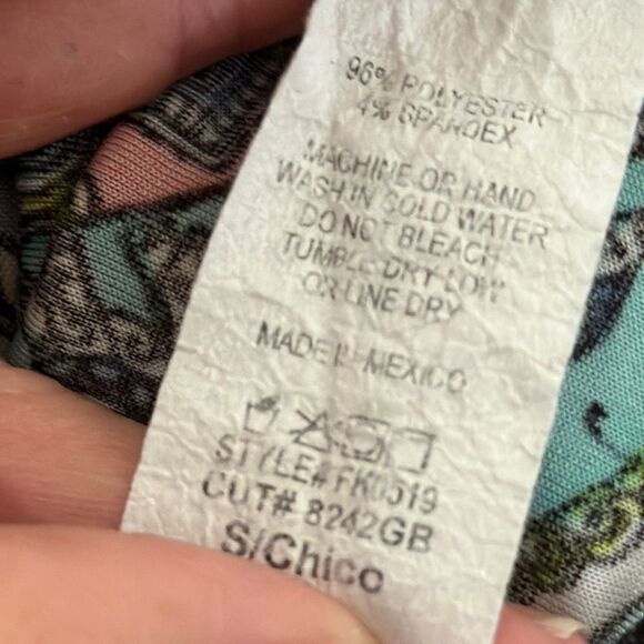 Free Kisses Women’s Cold Shoulder Elephant Print Shirt Blouse Top Size small - Picture 7 of 7